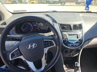 2012 Hyundai Accent SE - Interior Full Dashboard Image